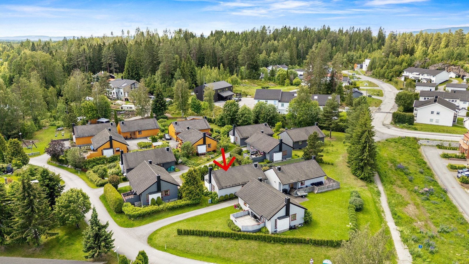 Her bor du i et etablert bomiljø med kort vei til skoler, barnehager og daglige tjenester. Galleribilde