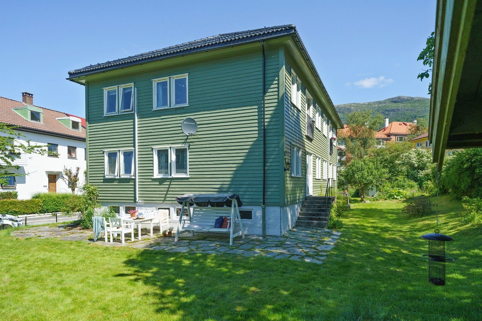 Leiligheten ligger sentralt til på Minde/Wergeland, med kort vei til både bybane/buss, dagligvarehandel, resturanter og svært gode turmuligheter rett utenfor døren! Galleribilde