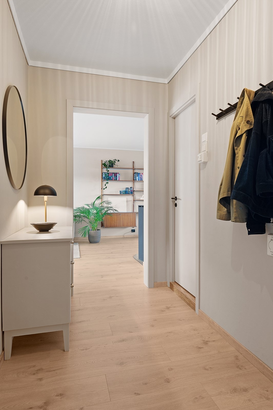 God plass til alt av sko, jakker og annet yttertøy samt fin enkel tilgang til alle rom i leiligheten! Galleribilde