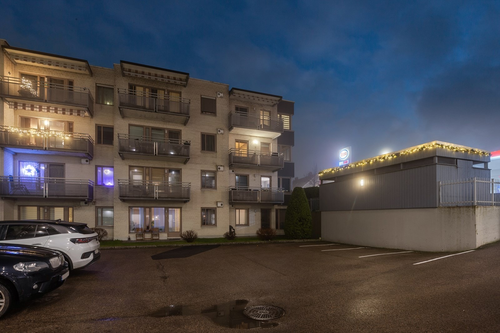 Det er gode parkeringsmuligheter i sameiet. Galleribilde