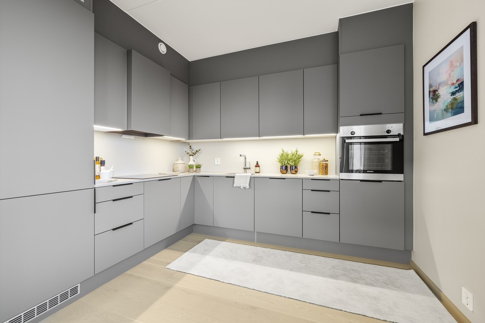 Godt med skap- og benkeplass. Galleribilde