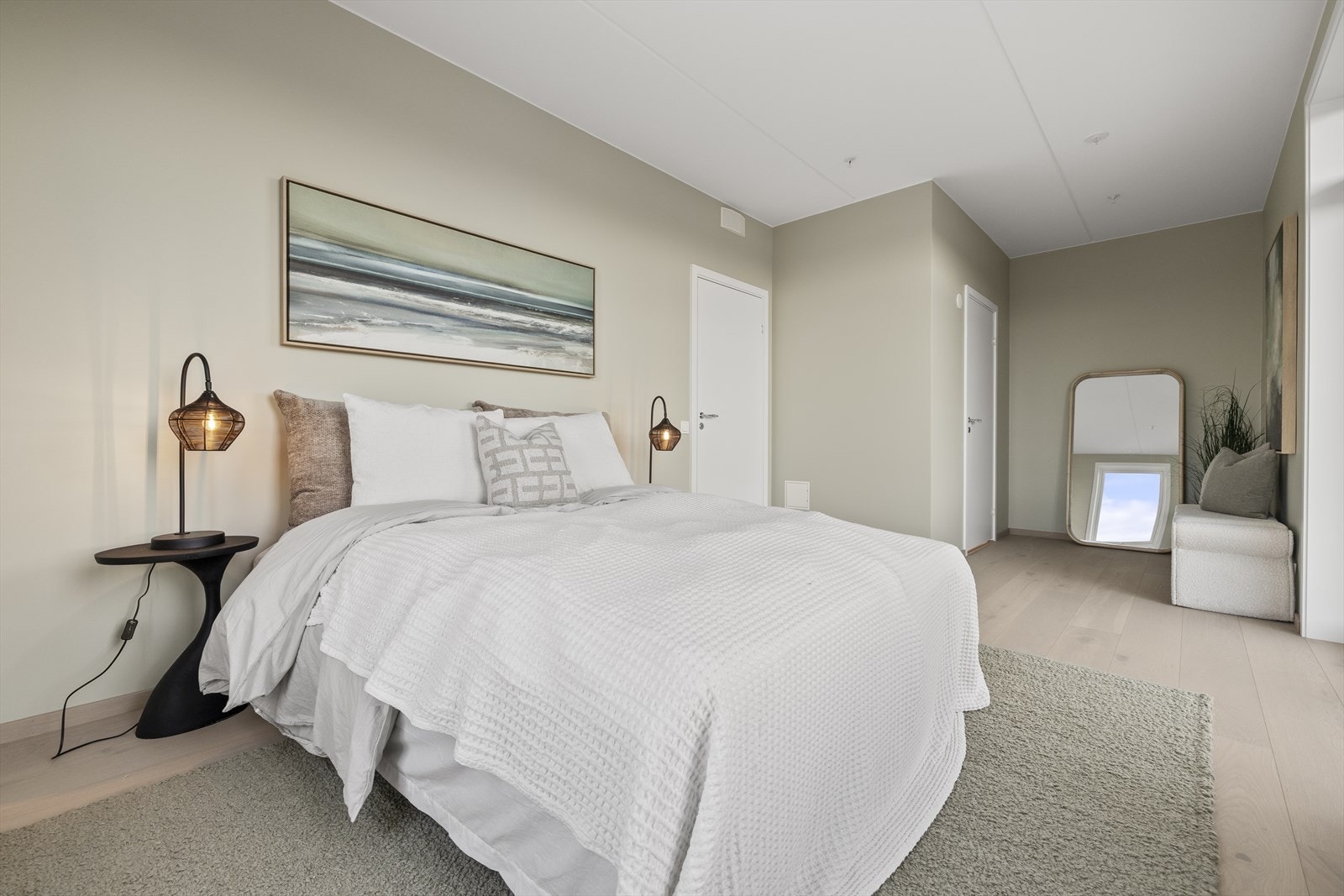 Soverommet har en praktisk utforming med mulighet for en romslig garderobeløsning. Galleribilde