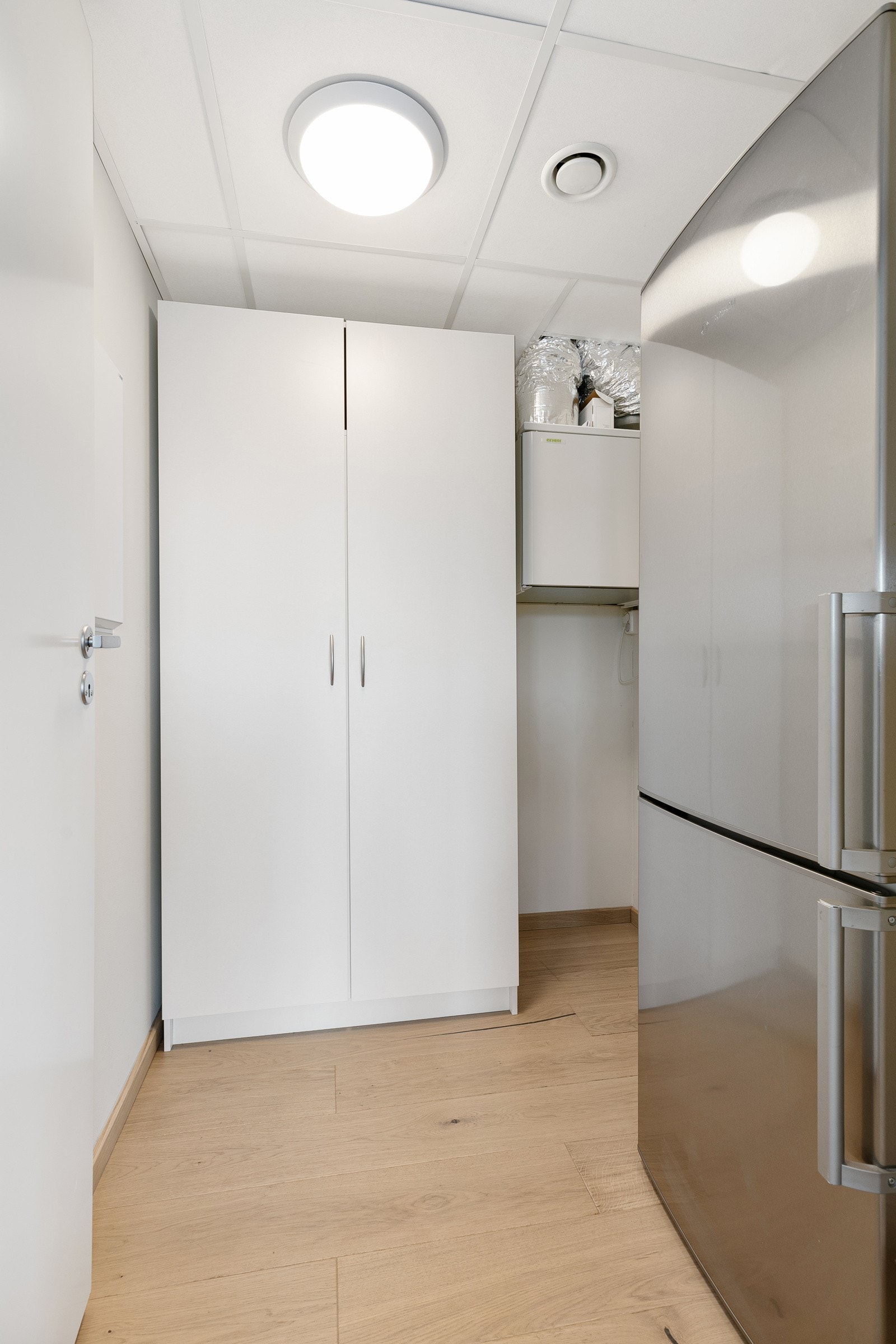 Innvendig bod med lagringsplass, i tillegg til sportsbod i fellesareal Galleribilde