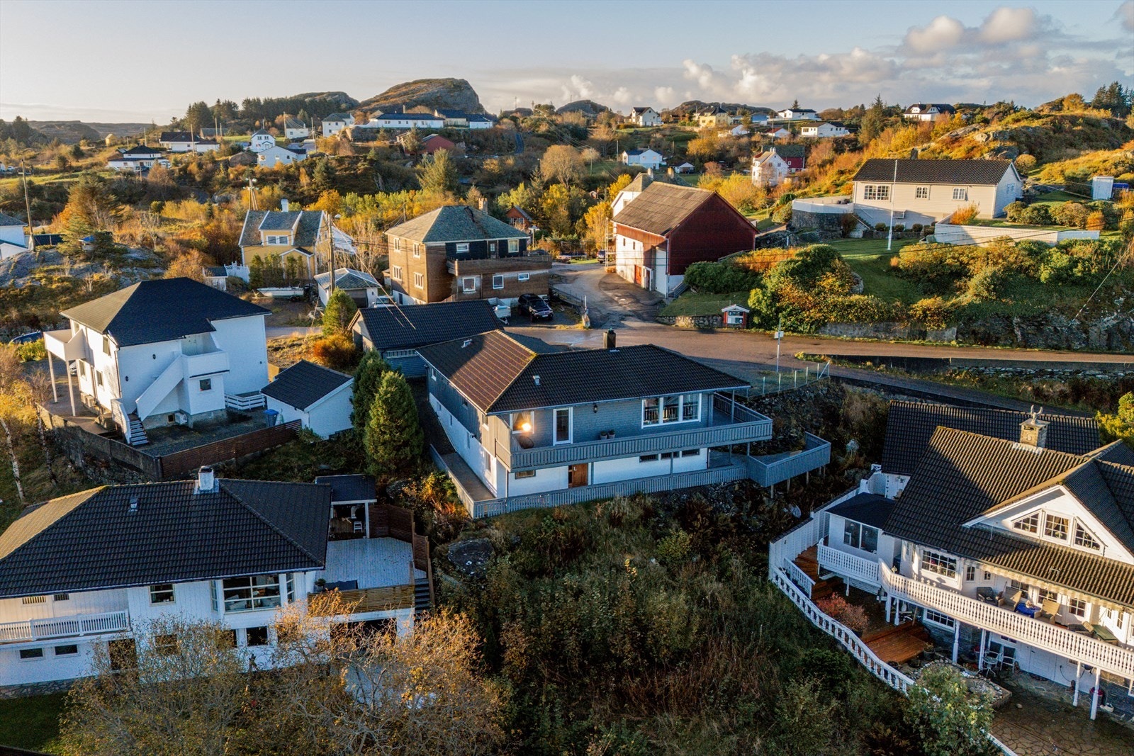 Aktiv Eiendomsmegling v/ Mathias Helland Bøstrand har gleden av å presentere Midttveit 7a! Foto: Petter Tran Galleribilde