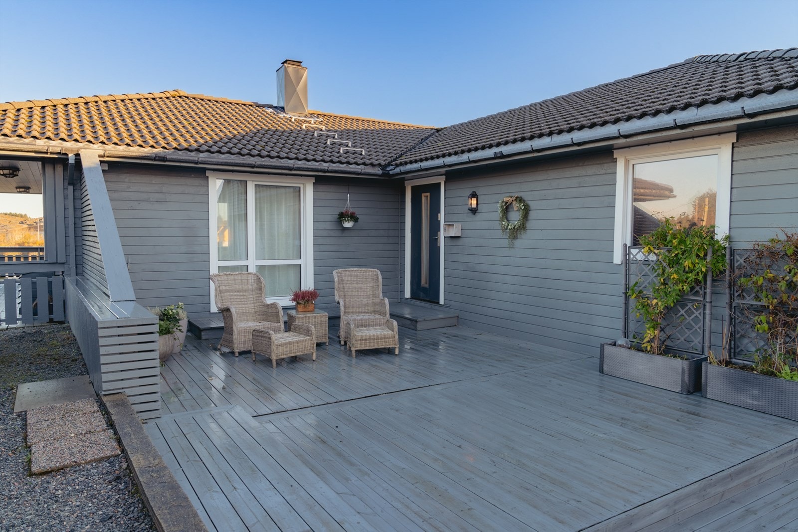 Flott inngangspart med hele 35,6m² terrasse. Galleribilde