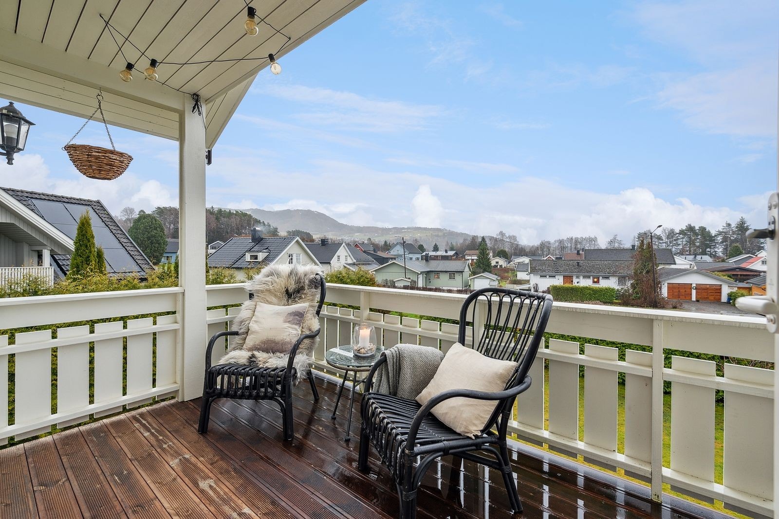 Overbygd veranda som byr på gode solforhold og gode møbleringsmuligheter. Galleribilde