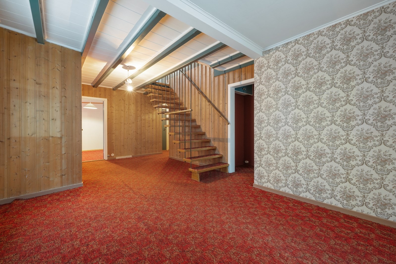 Synlige bjelker i taket i 1. etasje. Galleribilde