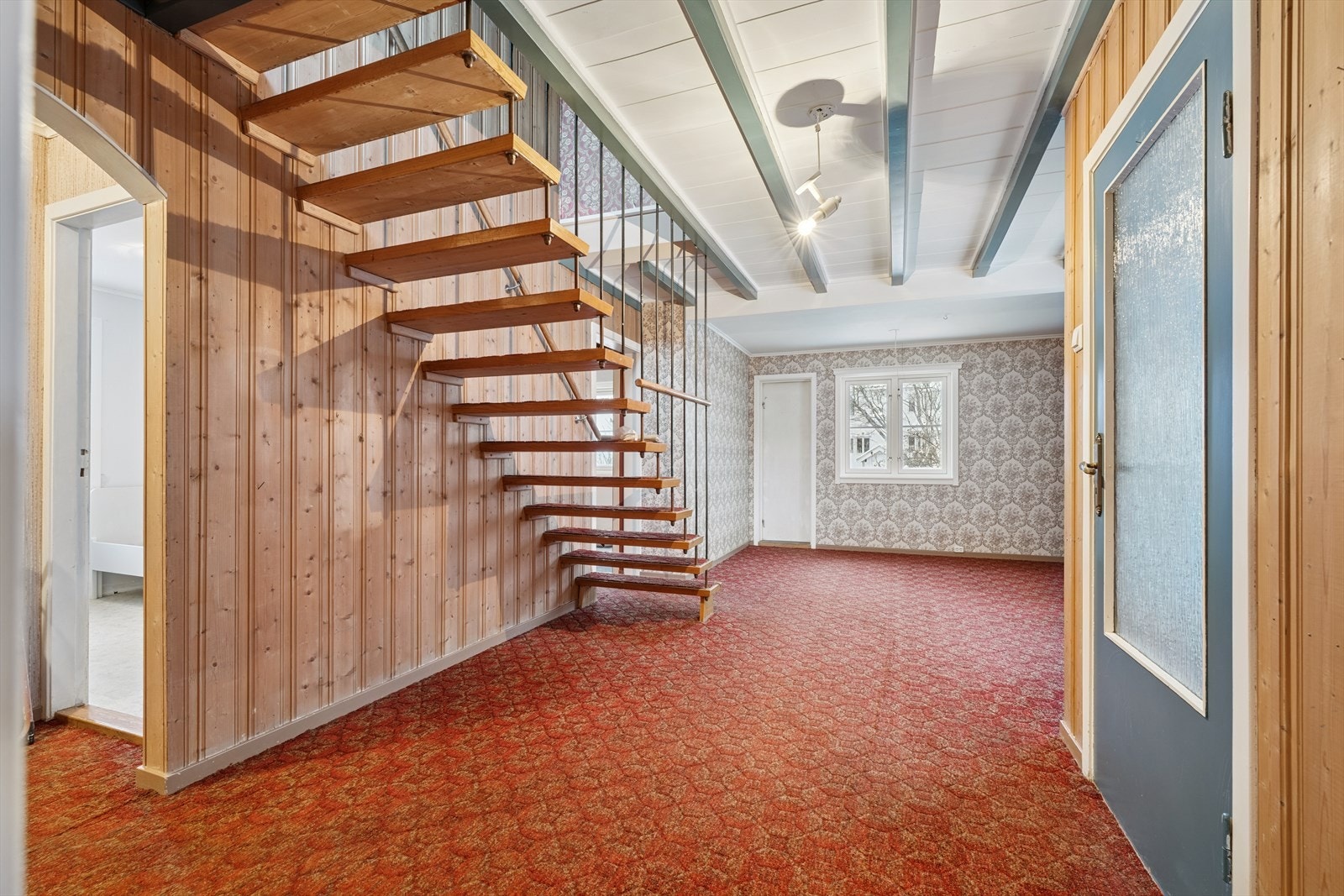 Trapp opp til 2. etasje. Galleribilde