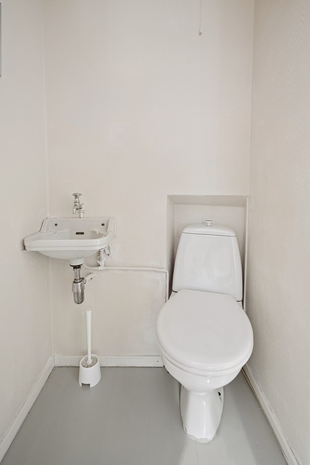 Praktisk separat toalettrom i 1. etasje. Galleribilde