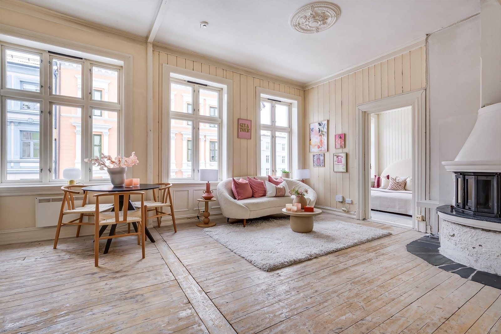 Velkommen til Schweigaards gate 76A presentert av Marthe Grønnslett v. Nordvik Bjørvika. (Foto: Kenneth Willassen) Galleribilde