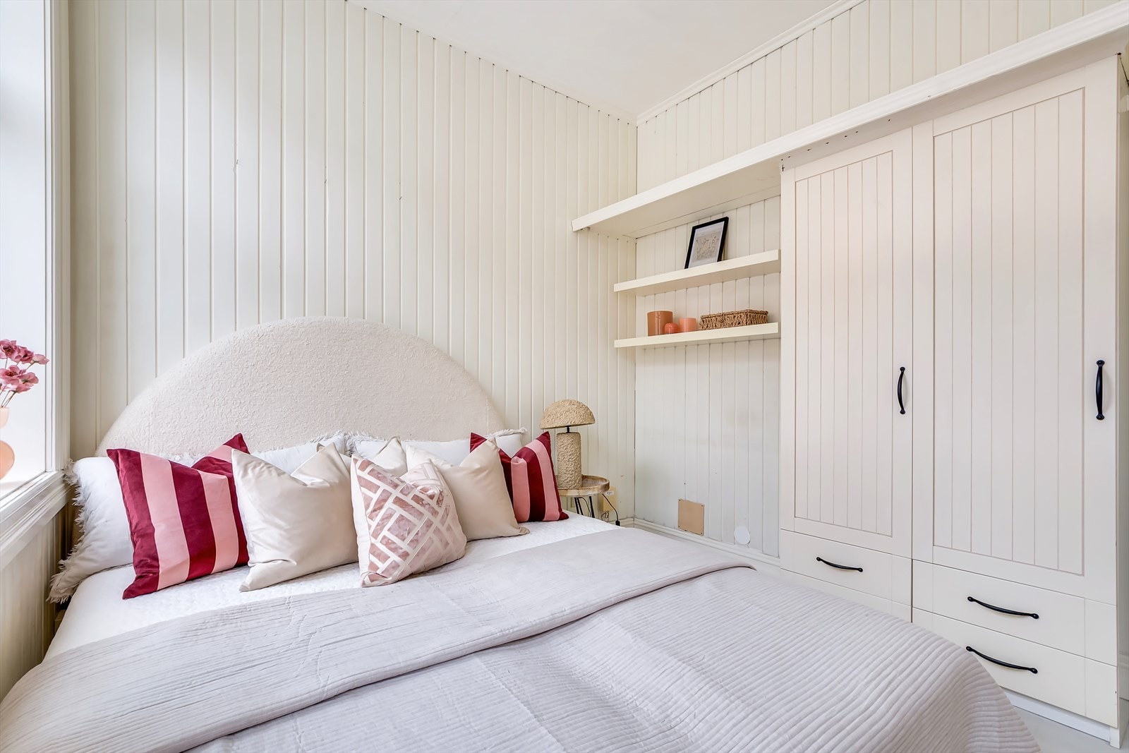 Soverommet har behagelige farger og en smart planløsning. Galleribilde