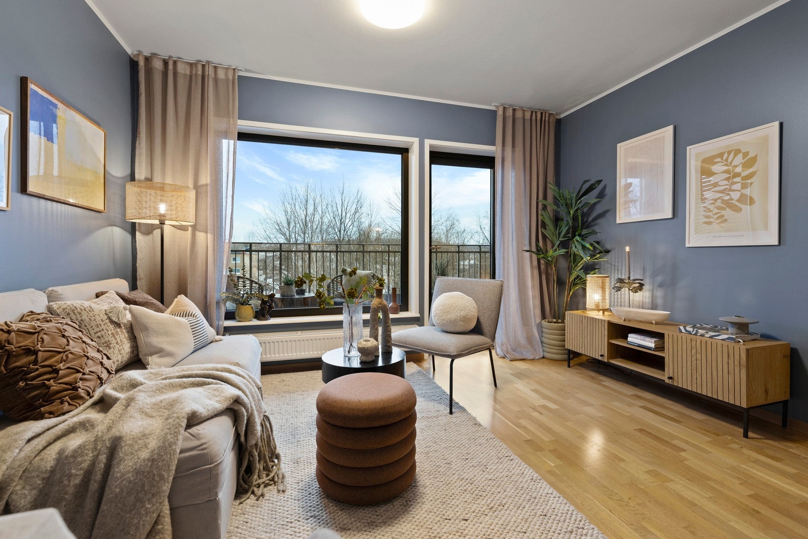 På gulv er det 3-stavs eikeparkett. Galleribilde