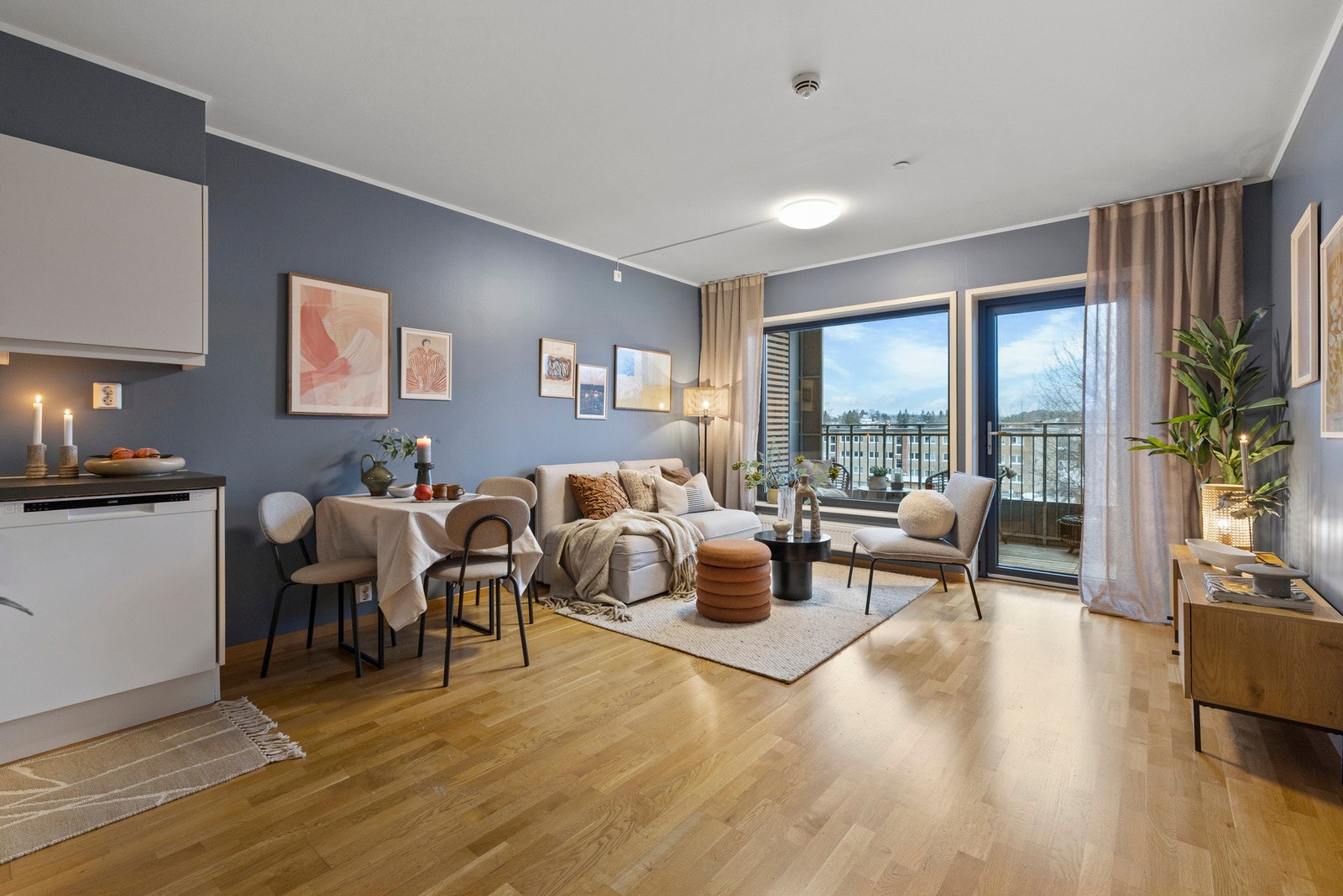 Velkommen til
Skogblomstveien 50 - Presentert av Siamak Ebrahimi i Eie.
Foto: Marika Foto (Marika Mørkestøl) Galleribilde