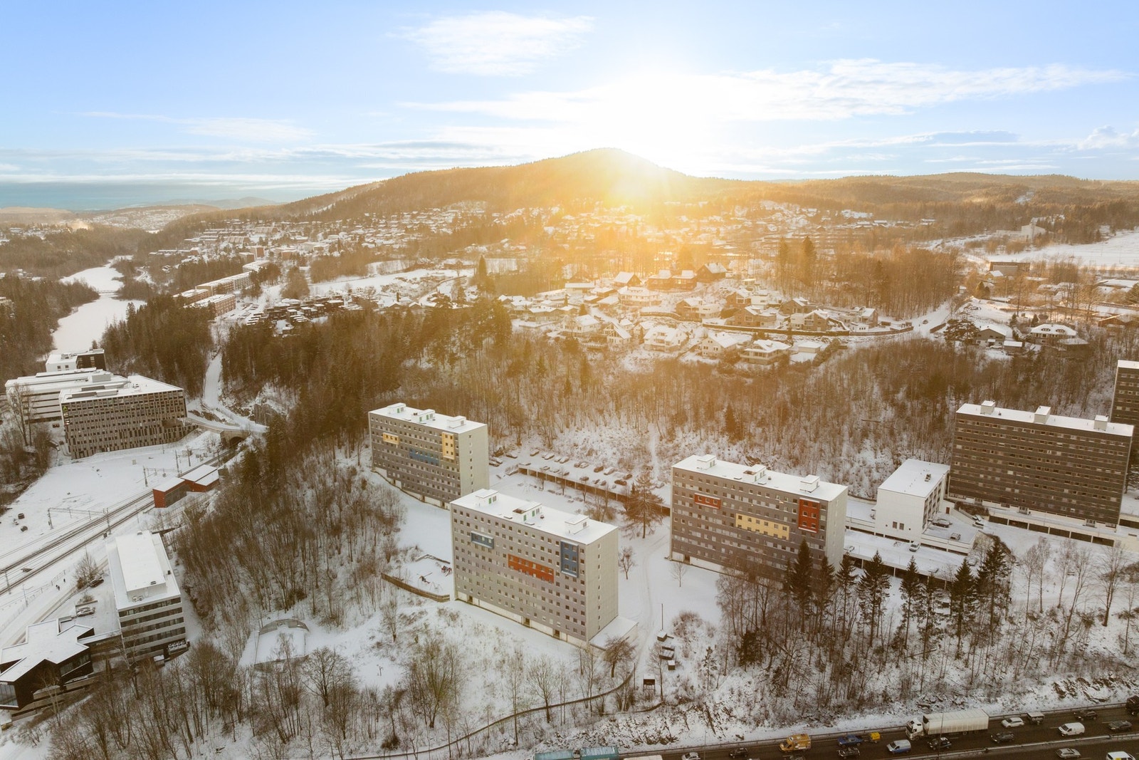Her bor man flott og sentralt til med kort gange til sentrum, kollektivt og marka. Galleribilde