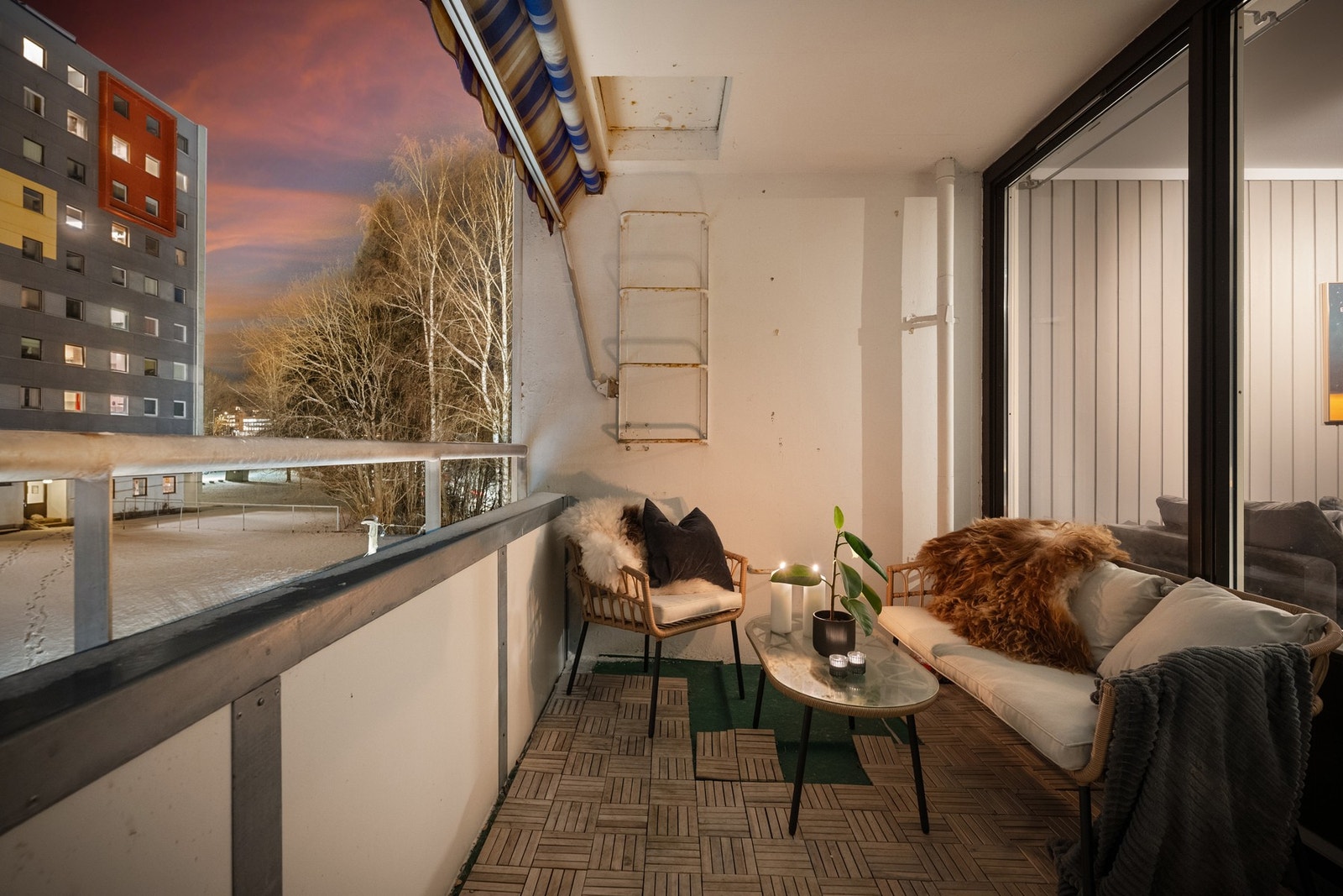 Fra stuen er det utgang til en vestvendt balkong på 8 kvm. Galleribilde
