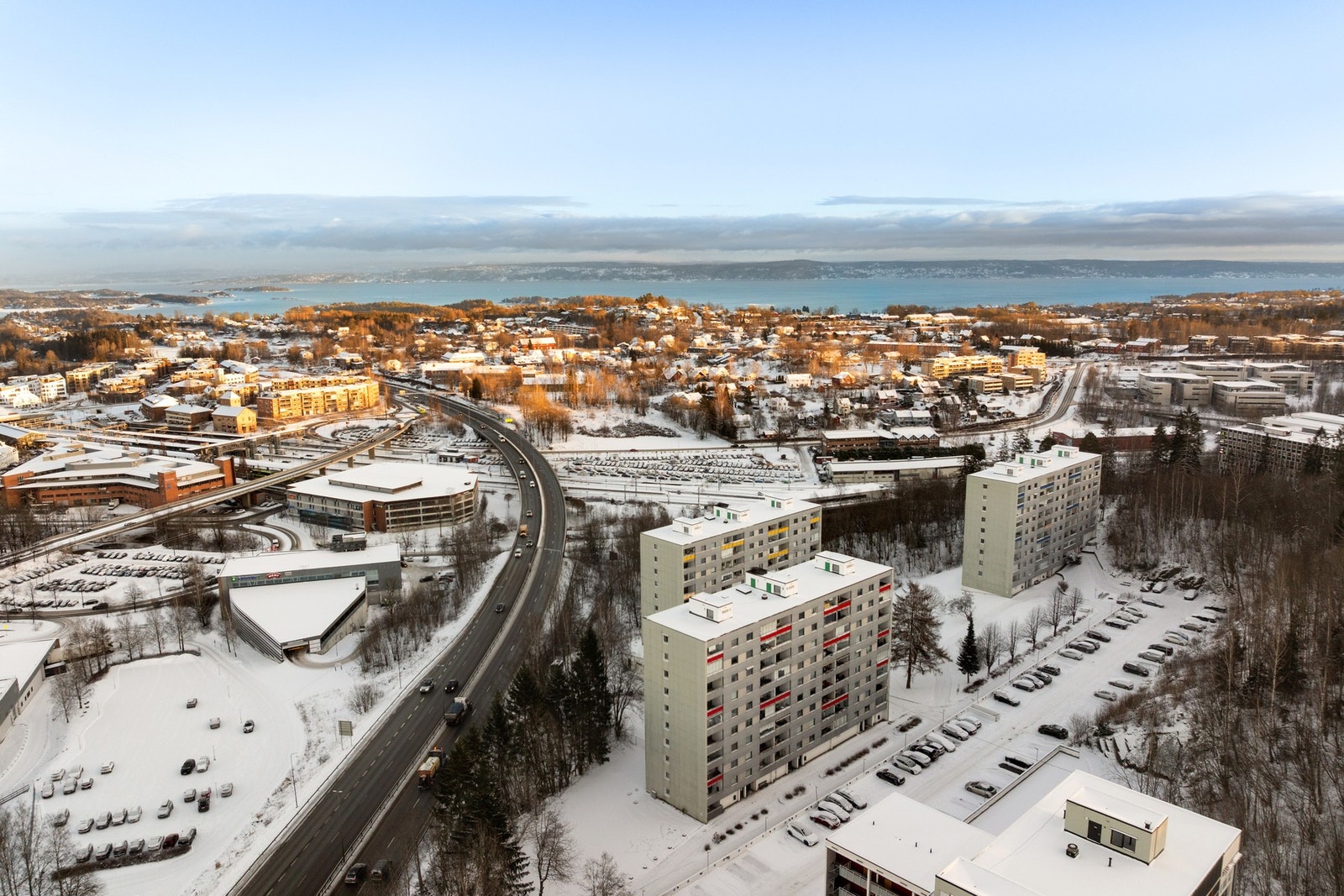 Med boligen følger en utendørs oppstillingsplass. Galleribilde