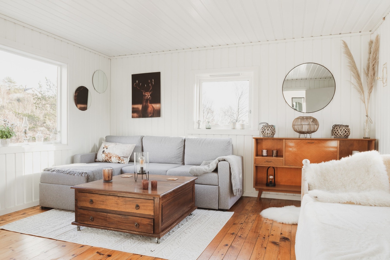 Vi starter i stuen som måles til 17,2 kvm. Galleribilde