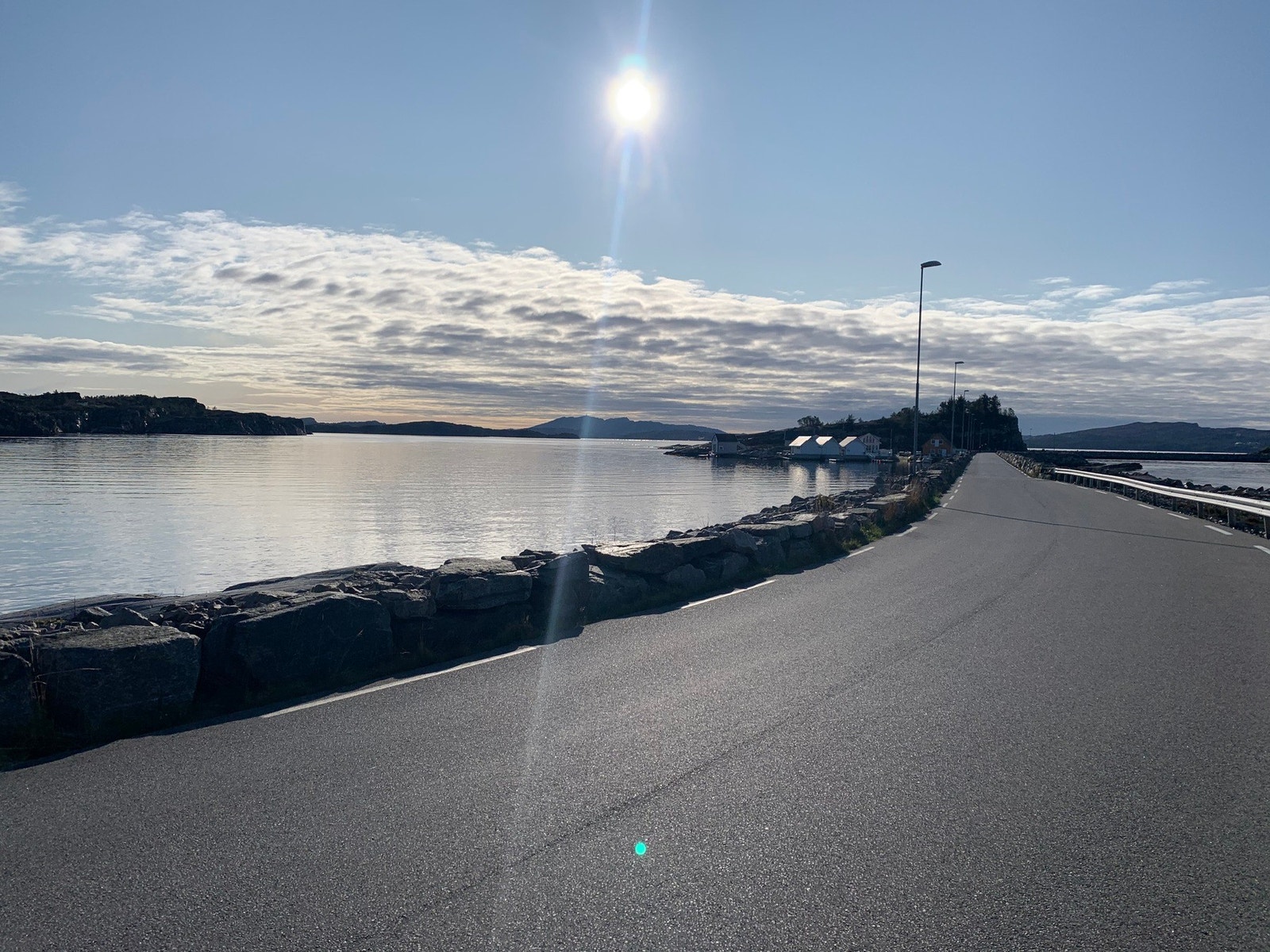 Ramsøy finner du også en kort tur unna boligen, her kan du velge og ta bil eller gå. Galleribilde
