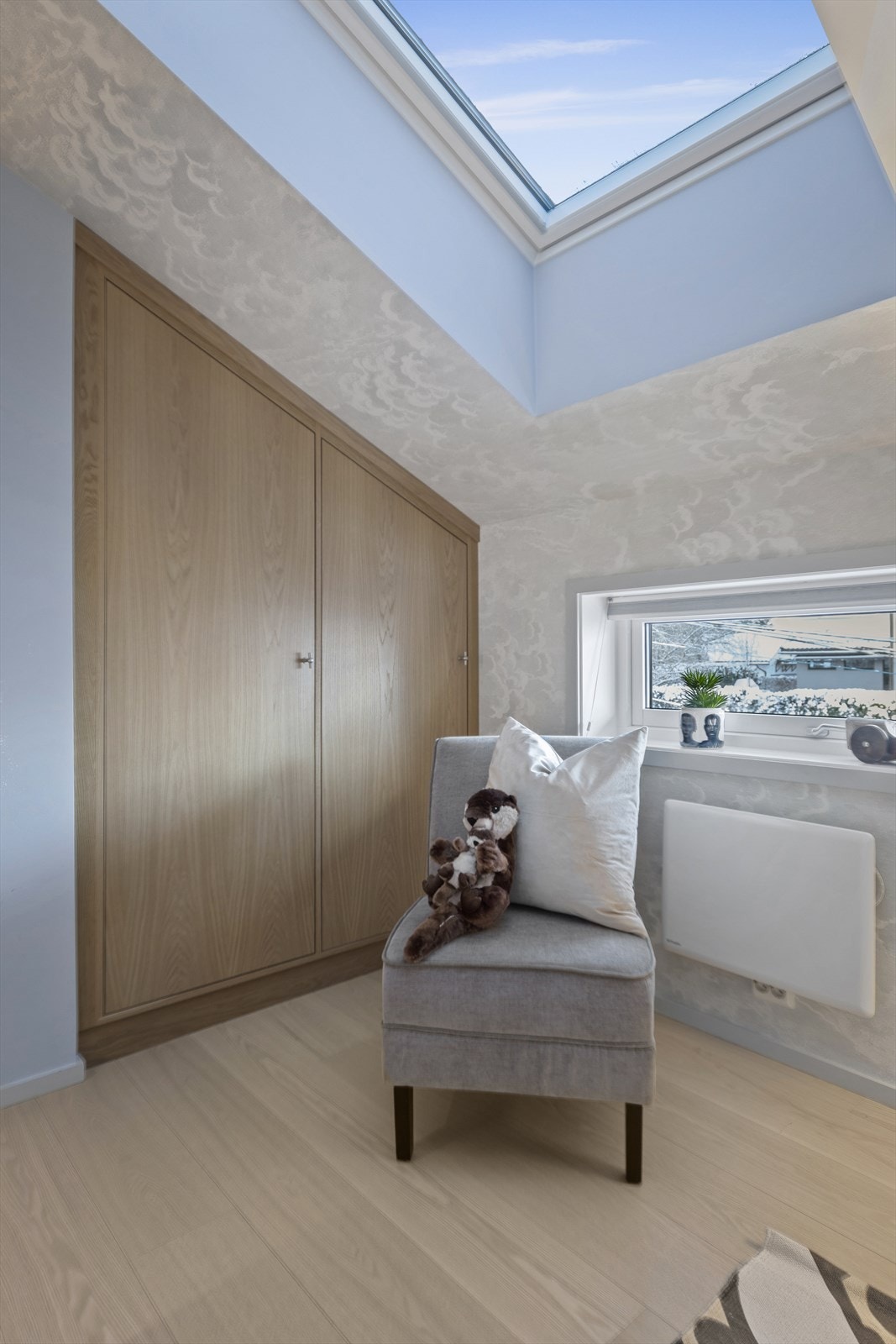 Legg merke til den flotte tapeten som går igjen på begge barnerommene. Galleribilde