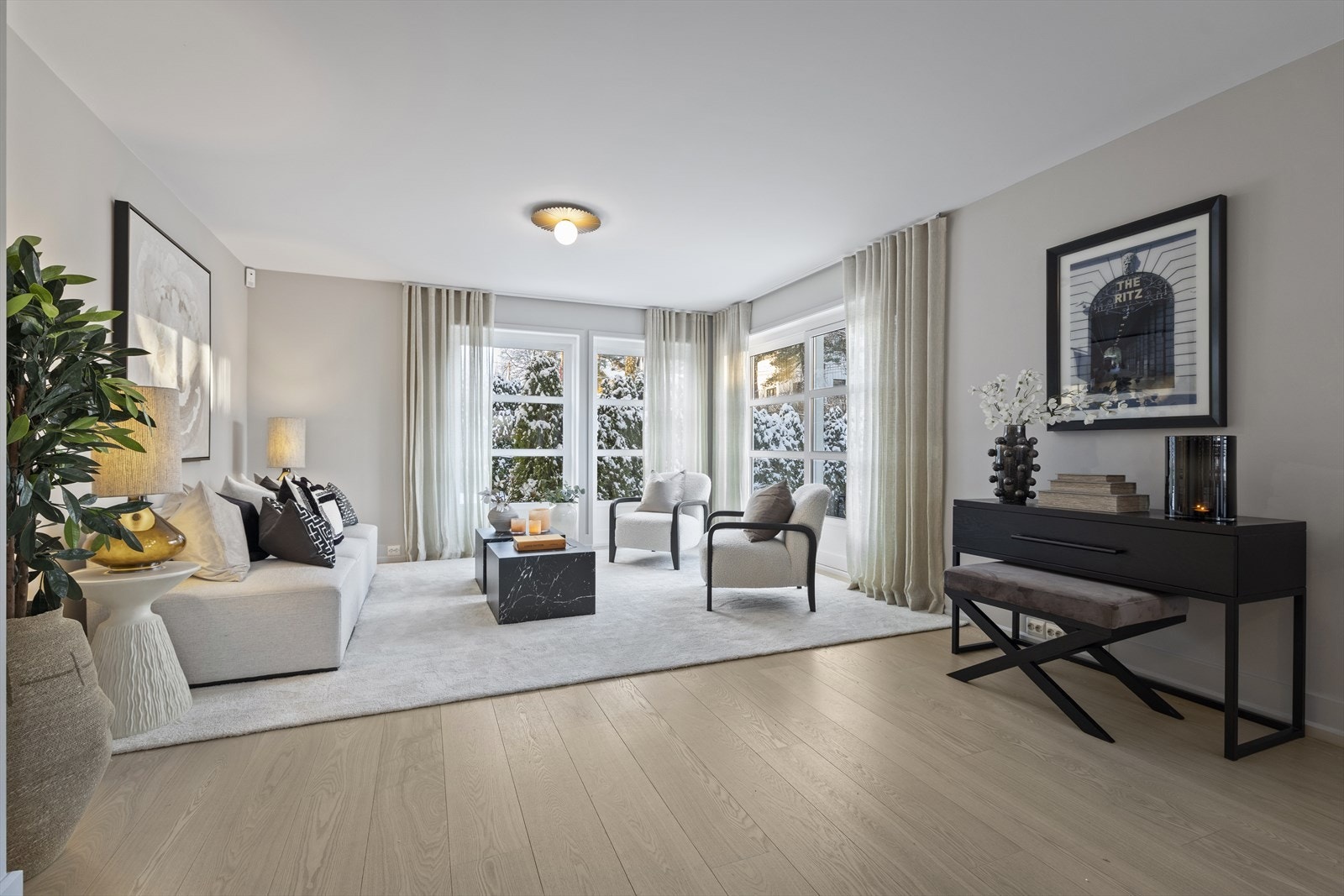 Det er lys enstavsparkett i hele 1.etg. Galleribilde