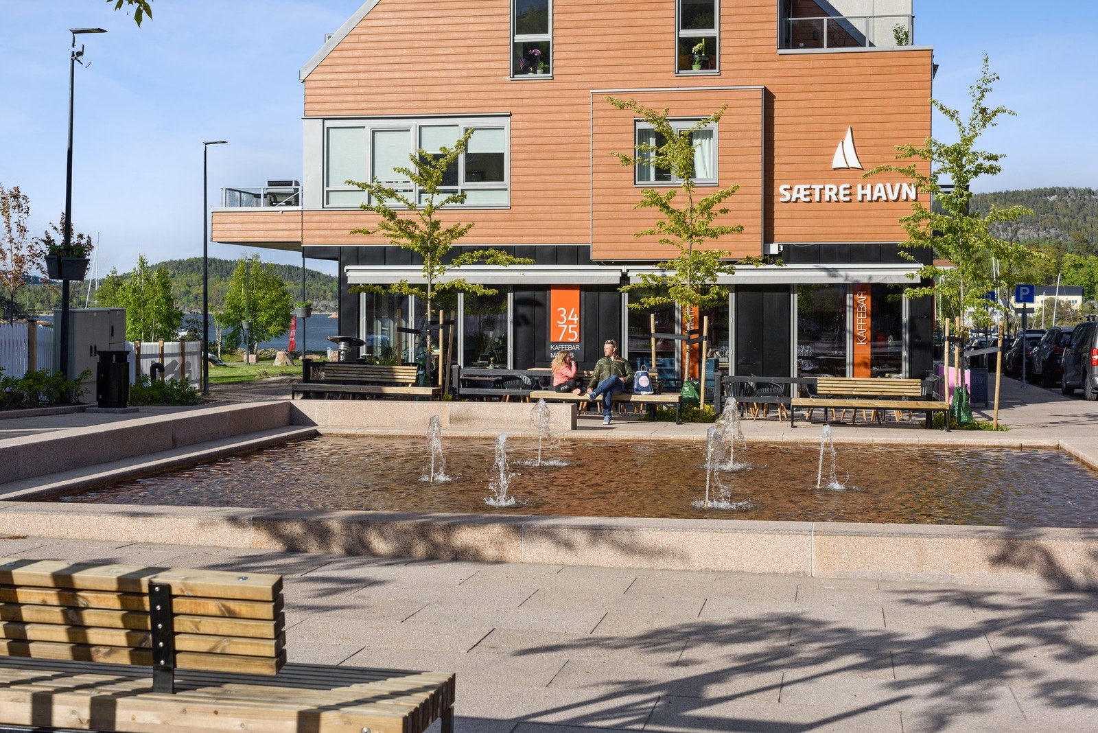 I Sætre sentrum er det et hav av fasiliteter! Restauranter, matbutikk, vinmonopol, frisør, fysioterapeut, treningssenter m.m. Galleribilde