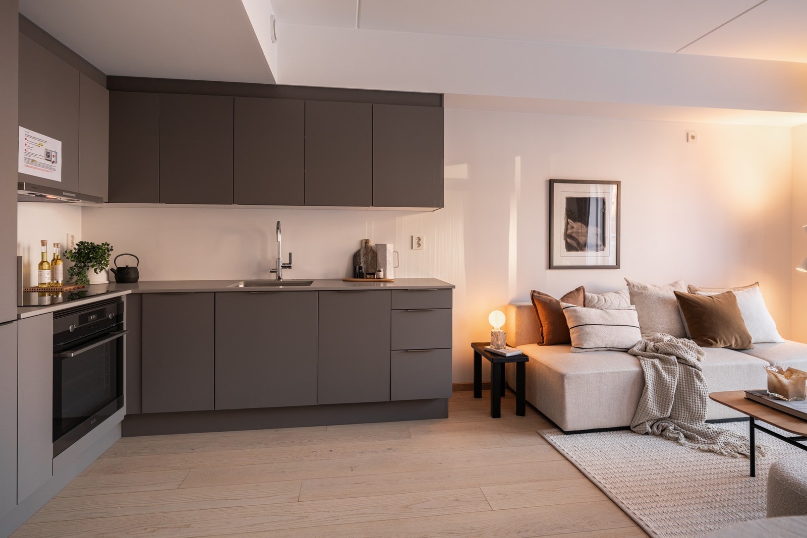 Meget lekkert kjøkken med integrerte hvitevarer. Galleribilde