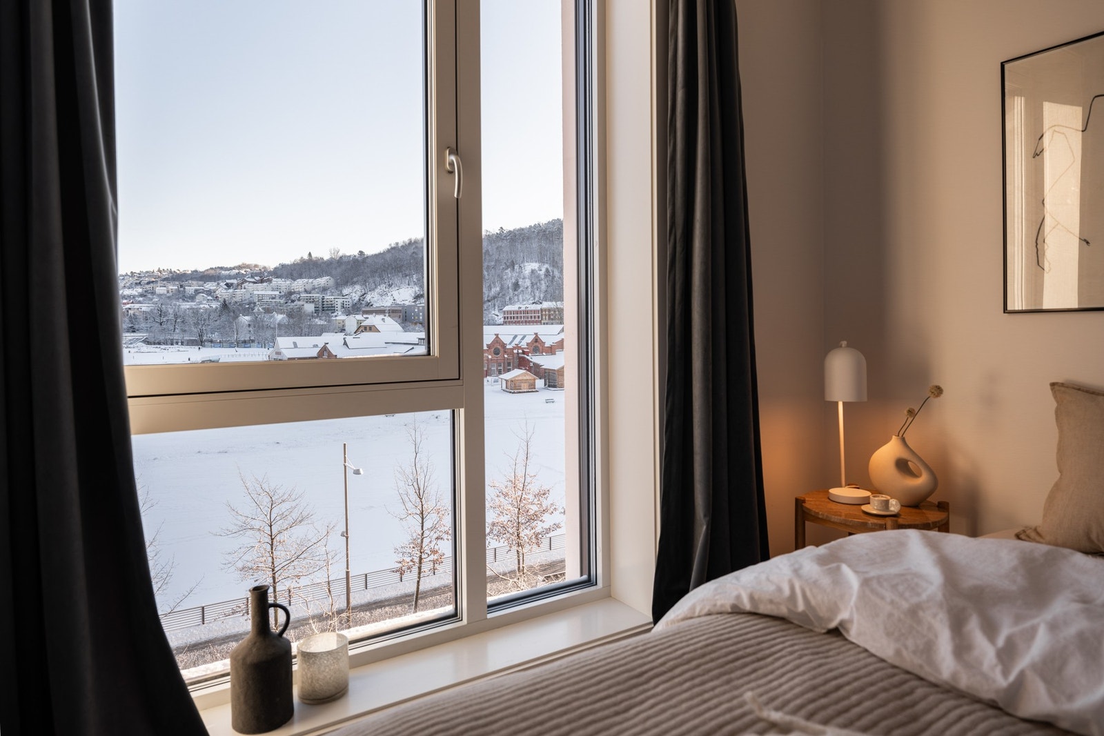 Brede karmer som gir rom for ekstra dekor og pynt. Galleribilde