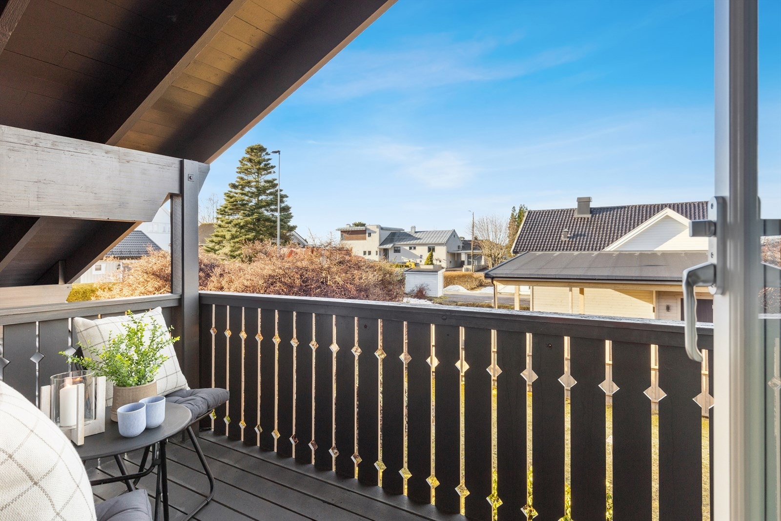 Fra dette soverommet er det også utgang til en overbygget veranda på 9 kvm. Galleribilde