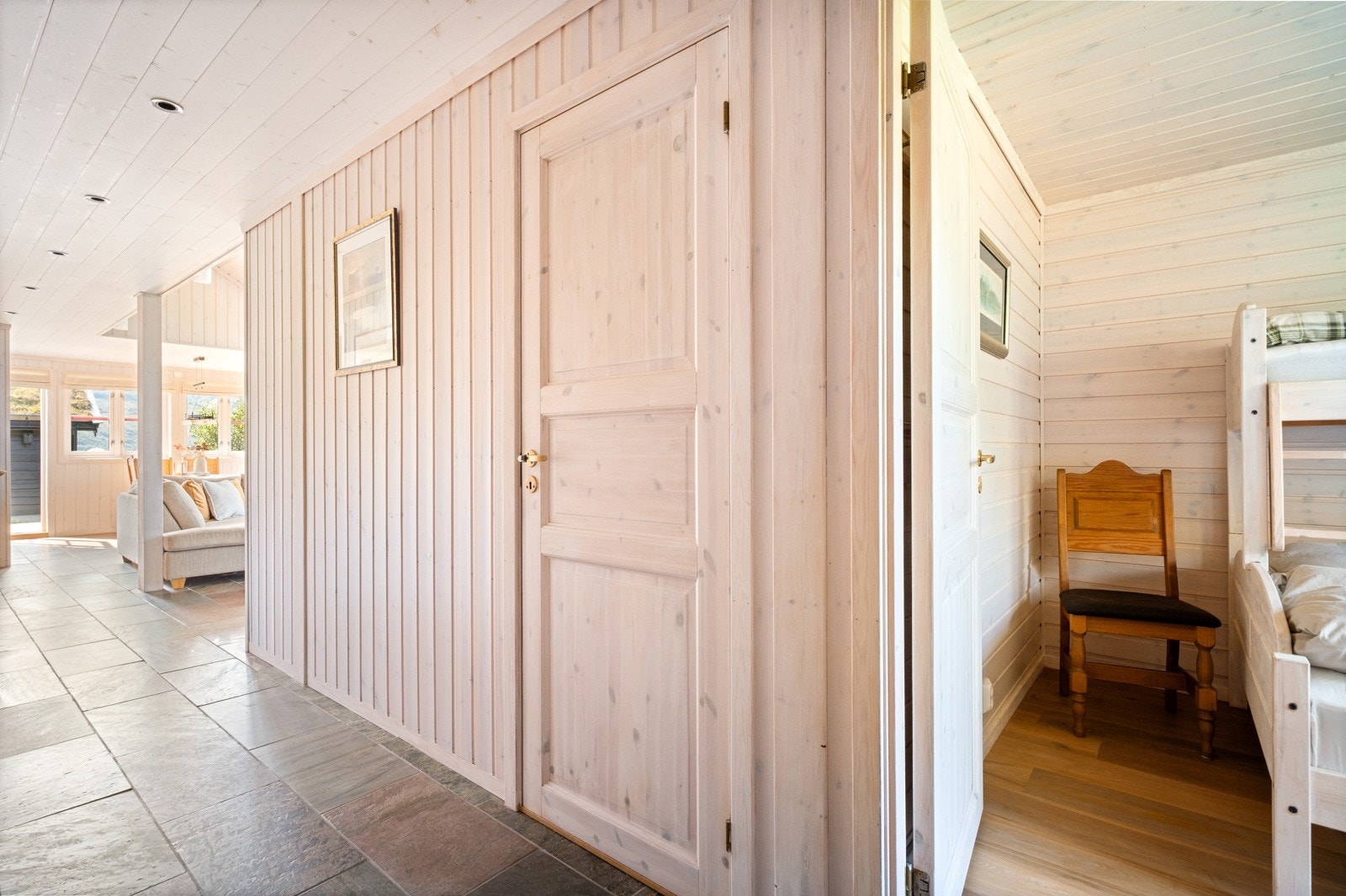 Både bad og soverom har dør fra soveromsgangen. Galleribilde