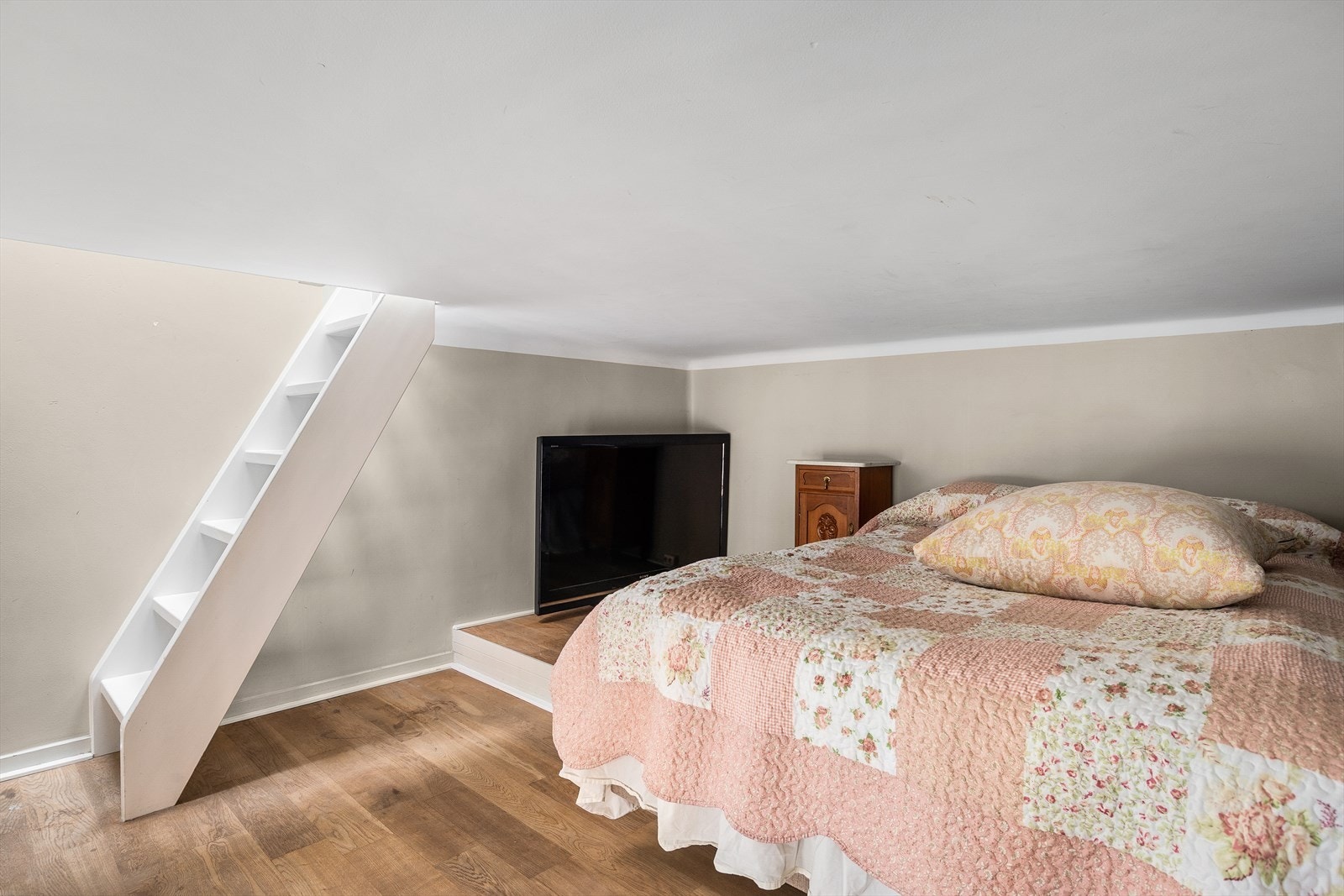 Trappen leder videre opp til 4.etg. Galleribilde