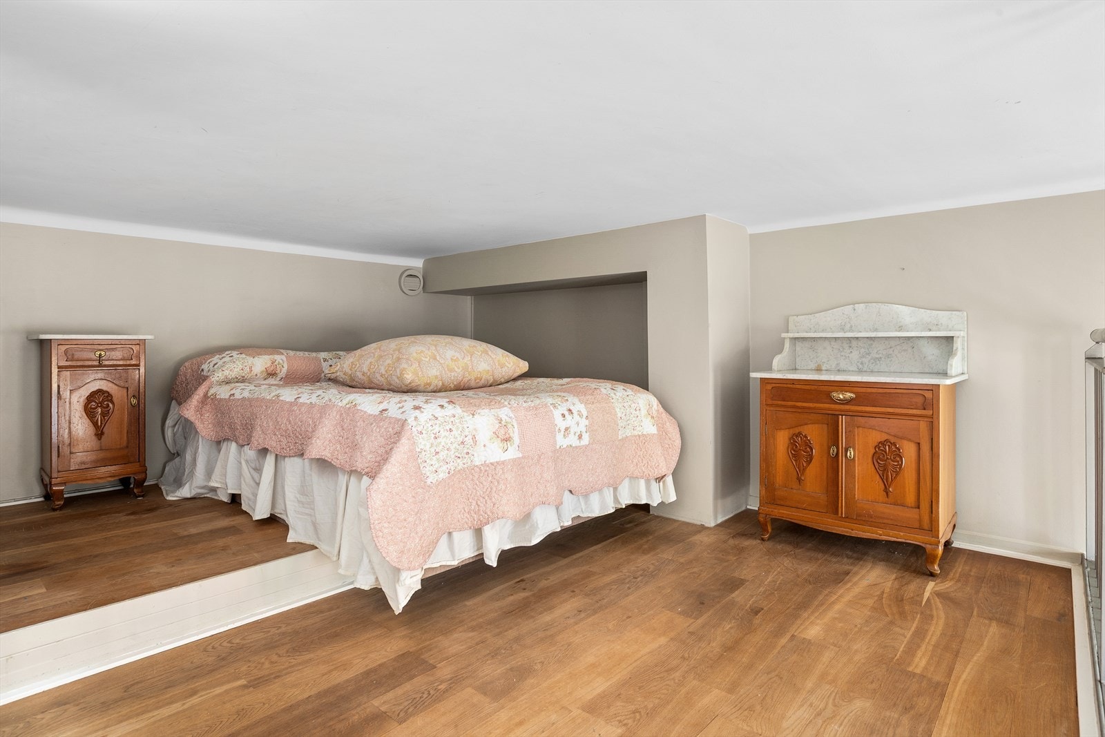 Hemsen har god plass til seng og annen innredning. Galleribilde