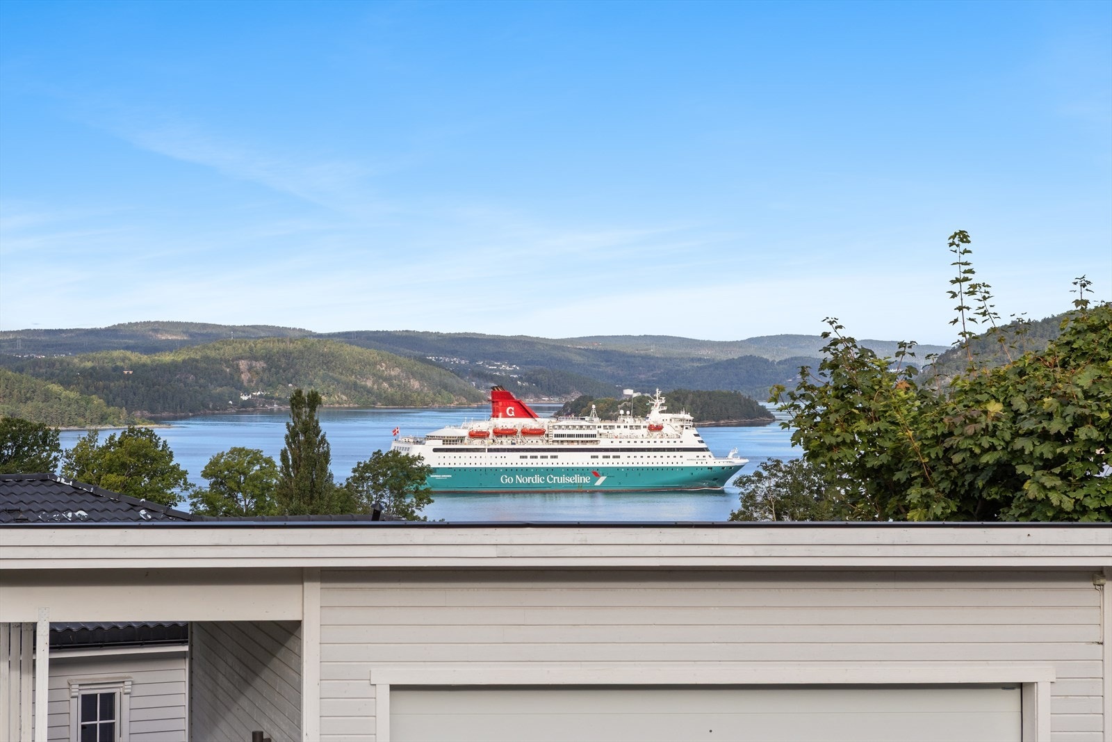Her ser du glimt av Oscarsborg festning, Vestfjorden, Bergholmen og Håøya Galleribilde