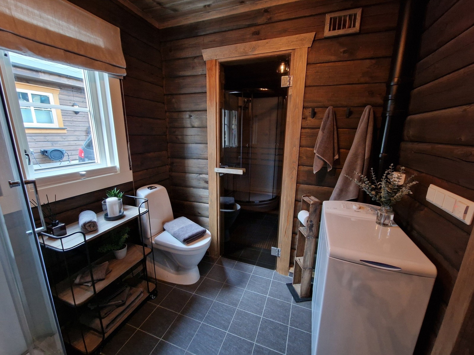 Delikat bad med varmekabler i gulv. Galleribilde