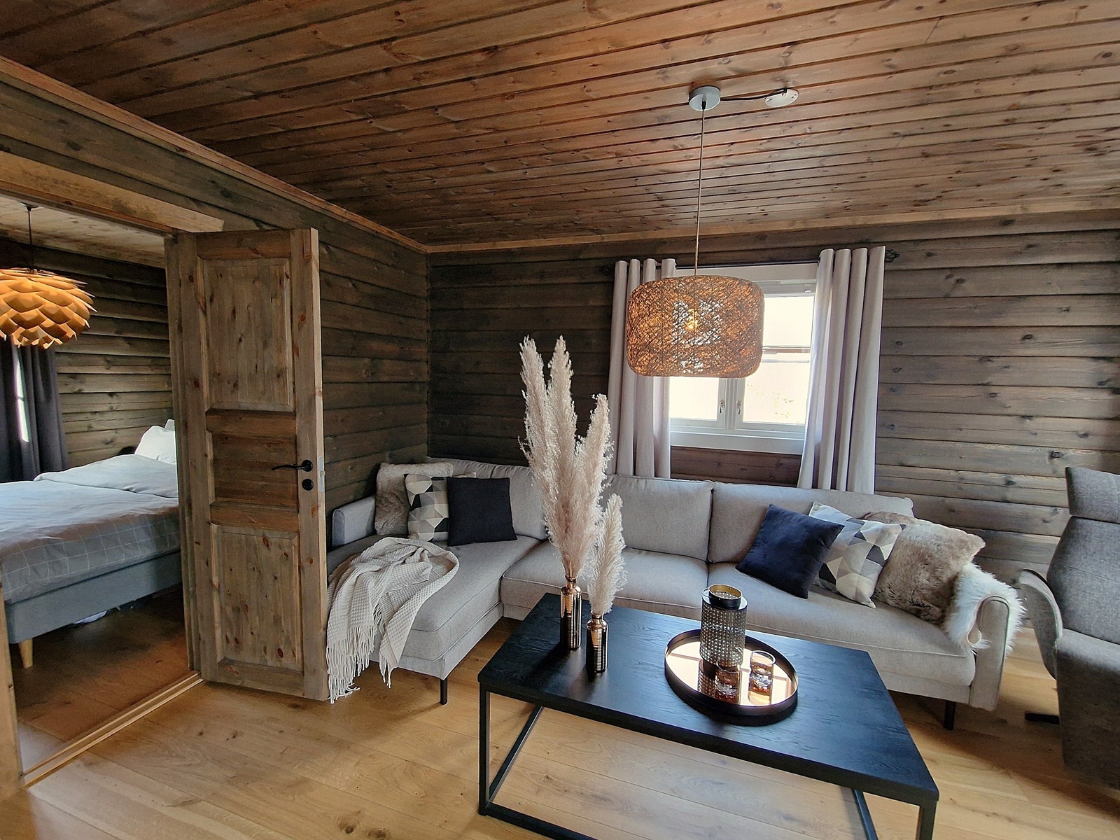 Fra stuen er det adkomst til hovedsoverommet. Galleribilde