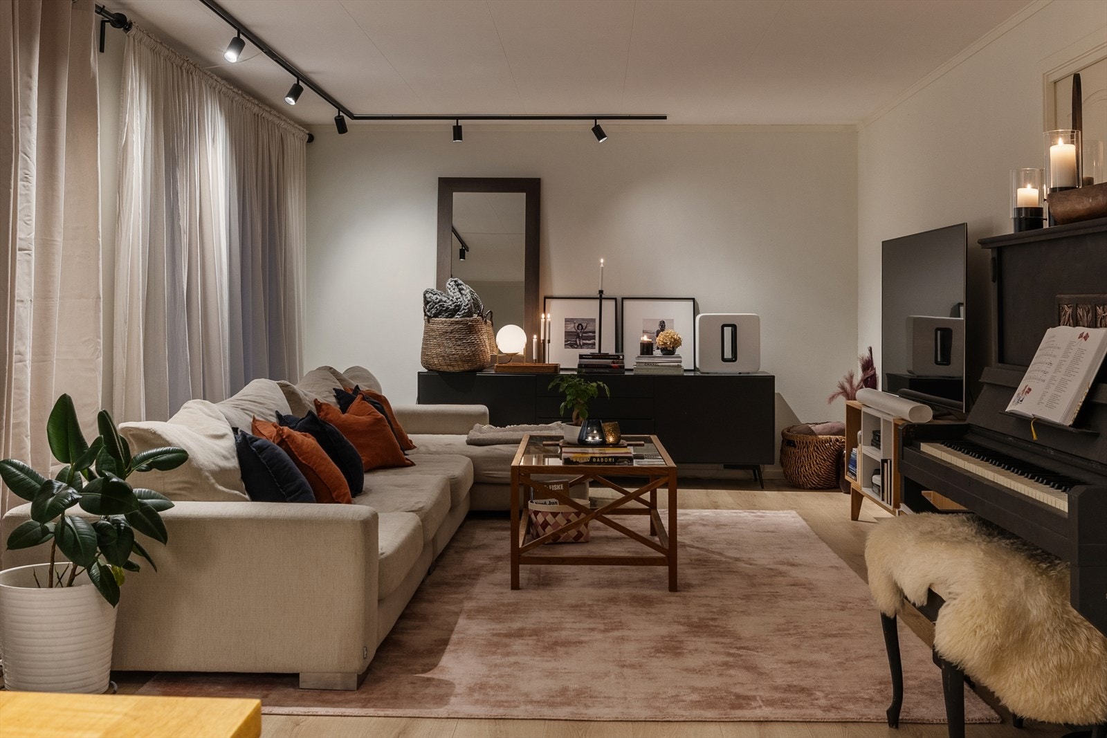 Nye innerdører i 2019, unntatt skyvedør til stue. Galleribilde