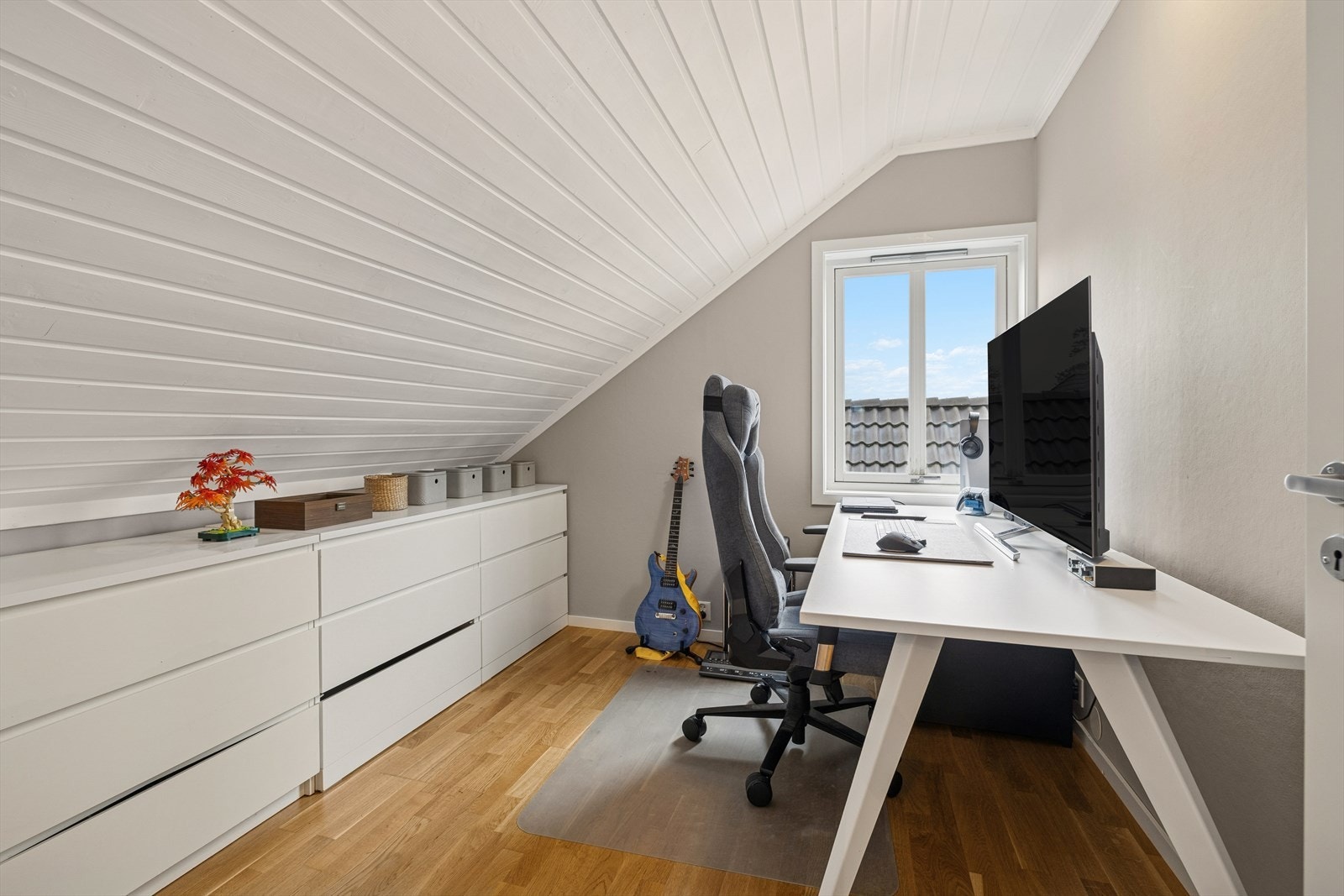 Boligens soverom nr. 4, er i dag innredet som et kontor. Galleribilde