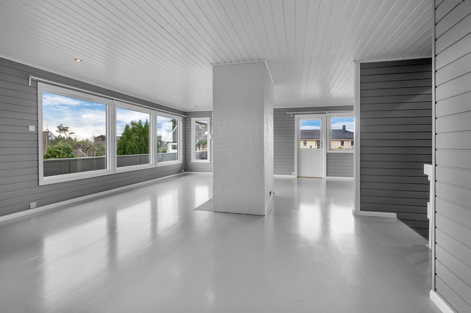 Utgang til veranda fra stuen. Galleribilde