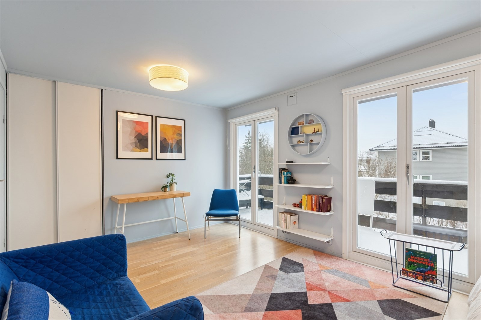 Soverom 2 - skyvedørsgarderobe - utgang til balkong på 8 kvm. Opprinnelig 2 soverom. Galleribilde