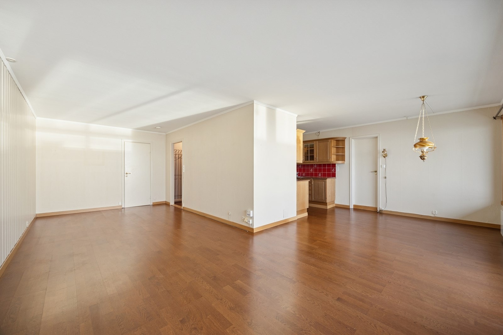 Romslig stue med gode møbleringsmuligheter. Galleribilde