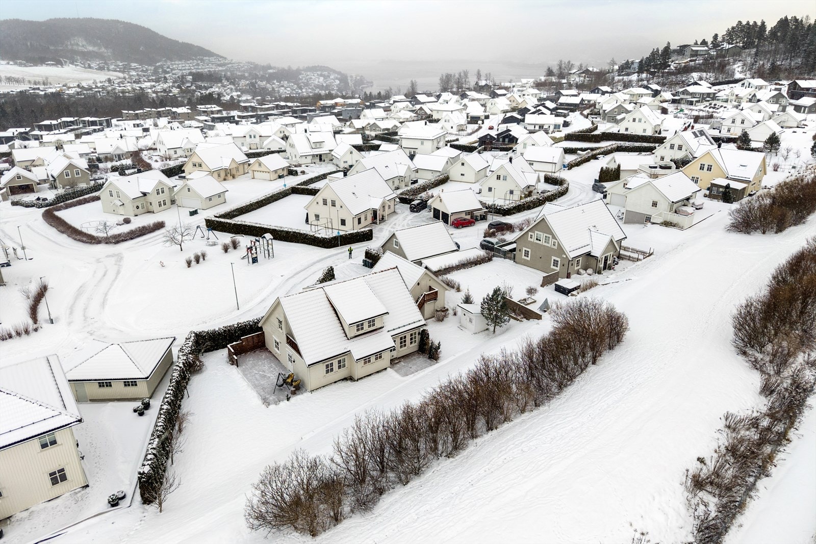 Boligen ligger i et attraktivt og etterspurt område på Kniveåsen, med meget barnevennlig beliggenhet Galleribilde