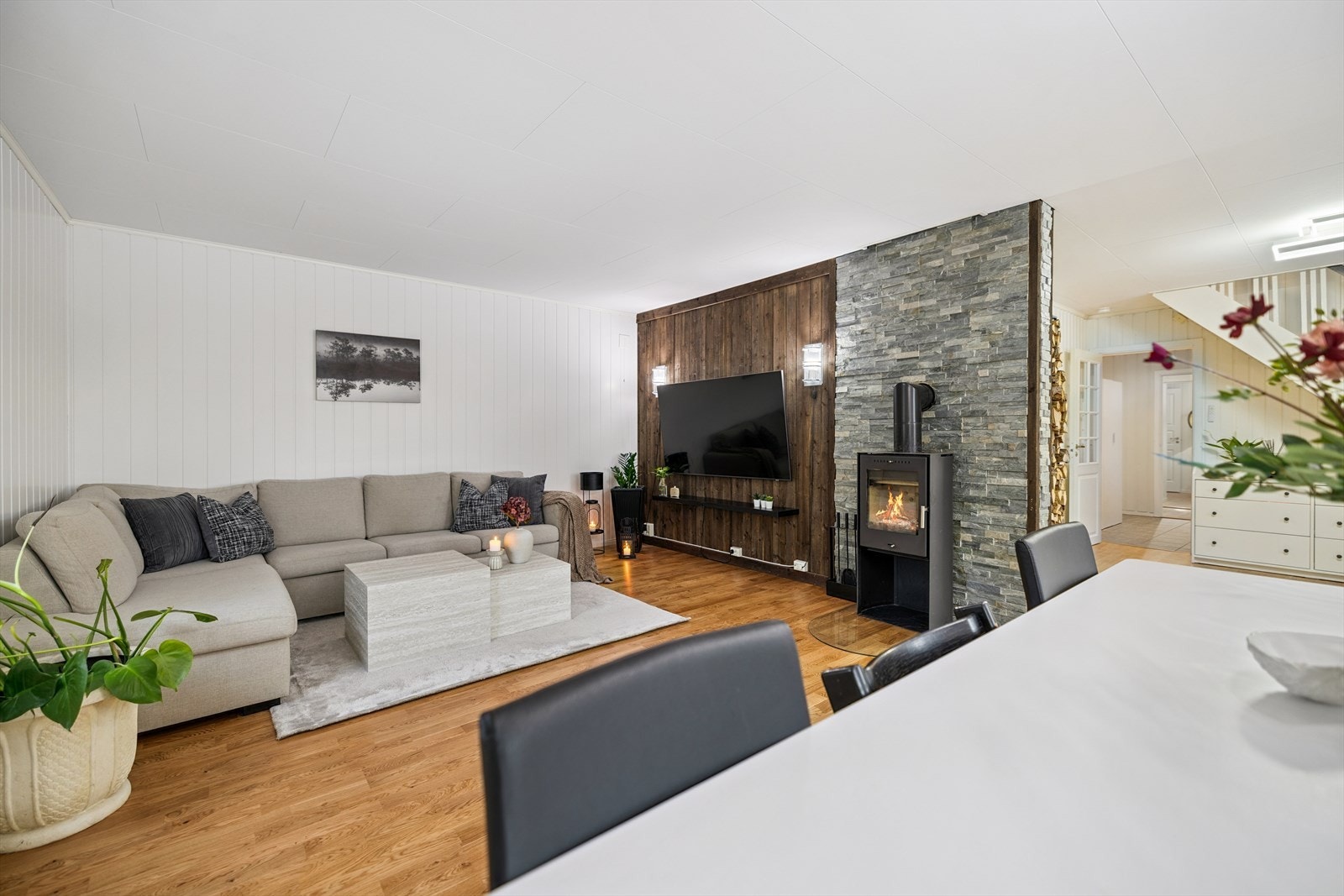 En peisovn fra 2022 gir meget god og effektive varme, og ikke minst en lun og koselig atmosfære. Galleribilde