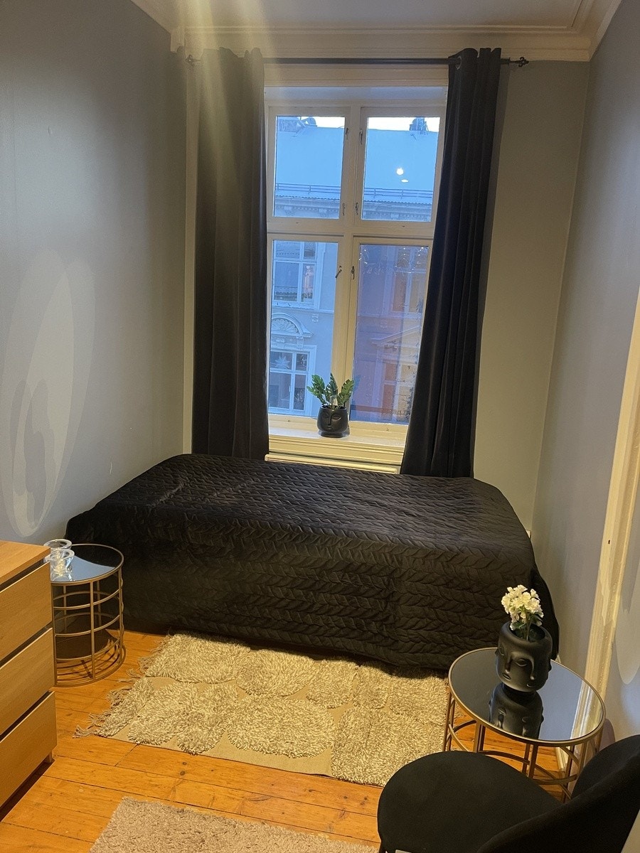 Ledig rom på ca 15m2. Møblert Galleribilde