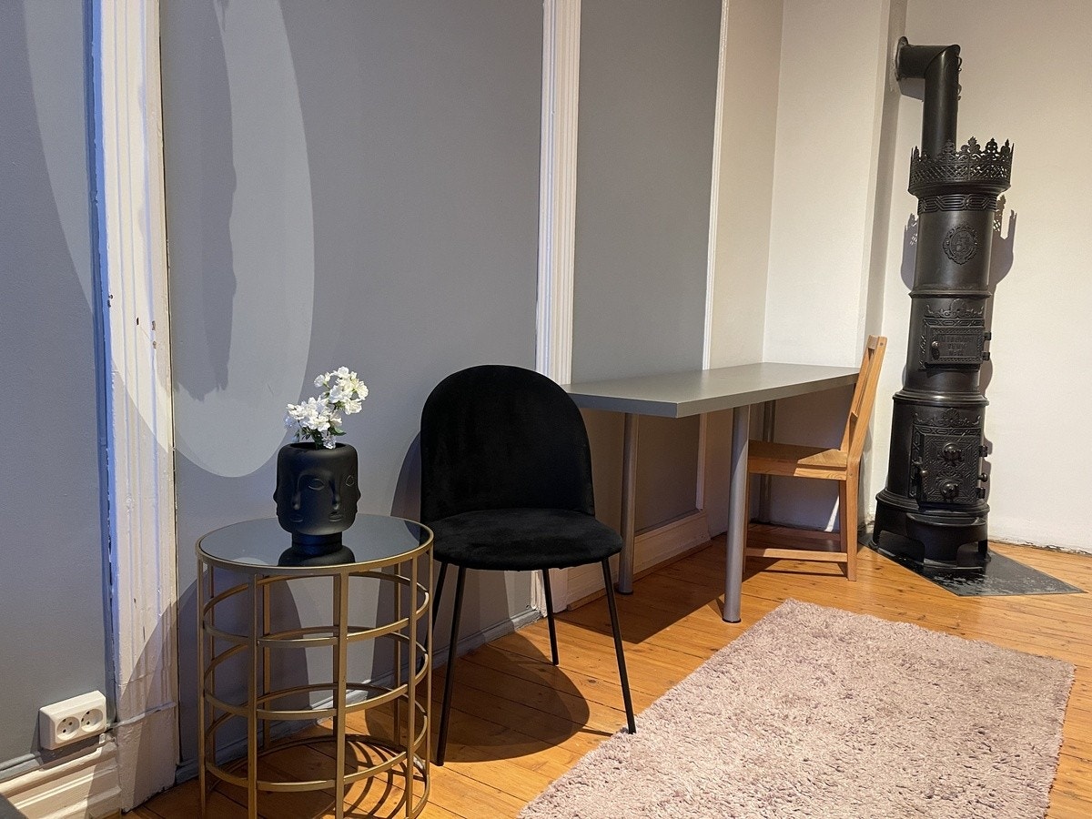 Ledig rom på ca 15m2. Møblert Galleribilde