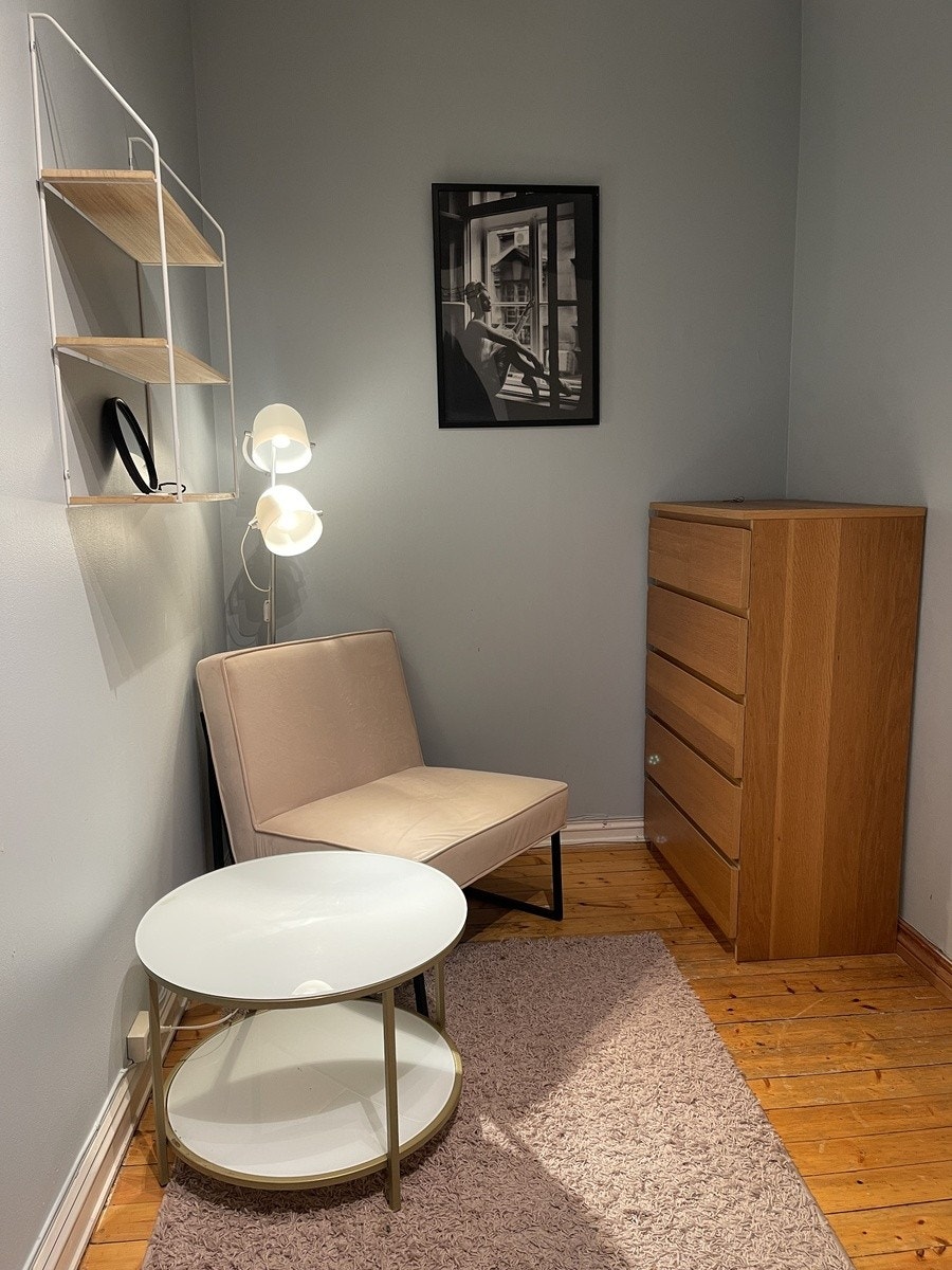 Ledig rom, ca 12 m2, delvis møblert. Galleribilde