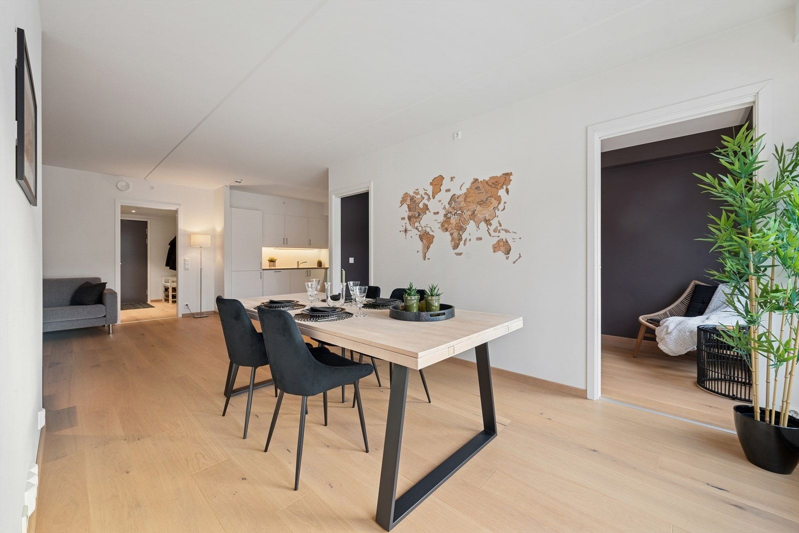 Leiligheten har en god planløsning med naturlige soner Galleribilde