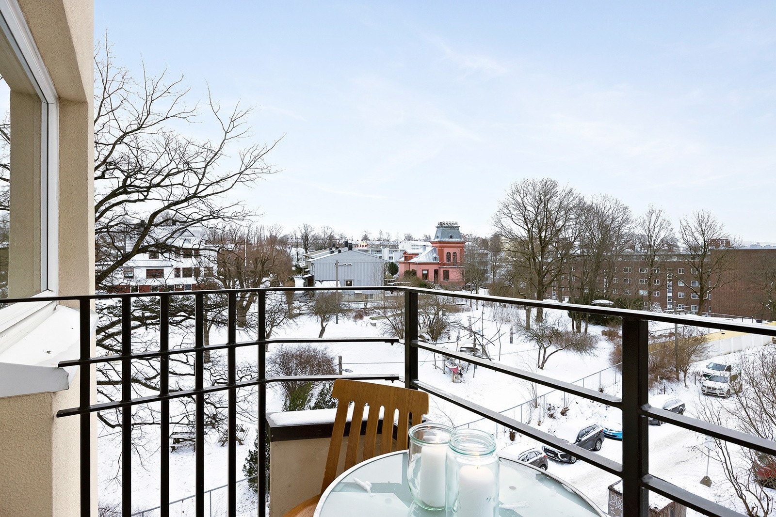 Rolig park mot øst. Galleribilde