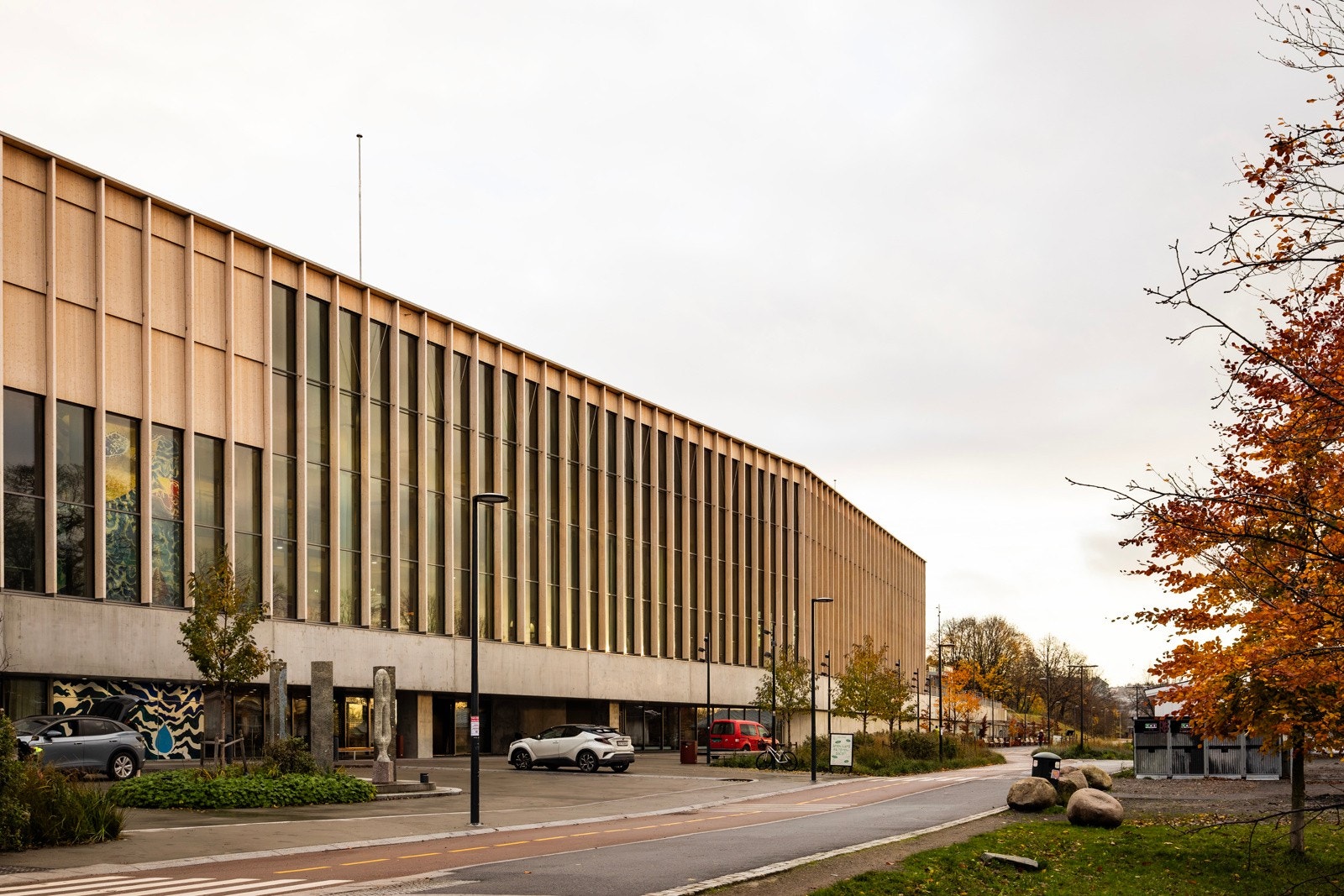 Det nye Tøyenbadet er en populær attraksjon like ved. Fra Hekkveien kan man gå ned, eller ta t-banen ett stopp. Galleribilde