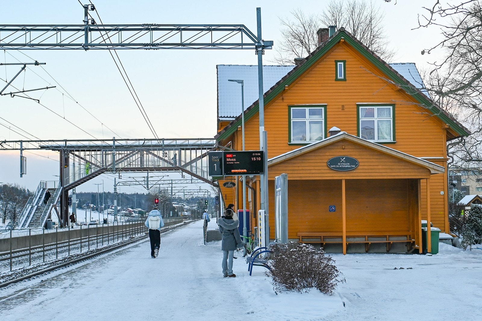 Med få skritt til Ås stasjon har du enkel adkomst til Oslo, som nås med tog på ca. 19 minutter. Galleribilde