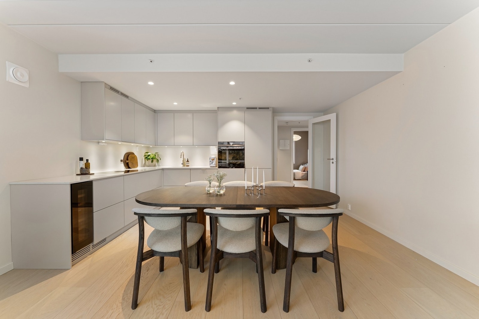 Det er god plass til stort spisebord. Galleribilde