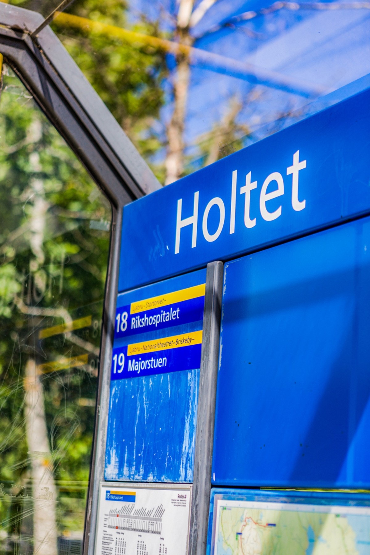 Det er kort vei til offentlig kommunikasjon ved Holtet (både trikk og buss). Galleribilde